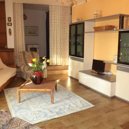 Casa Giovanmarco Con Vista Mare סנטה טרזה גאיורה